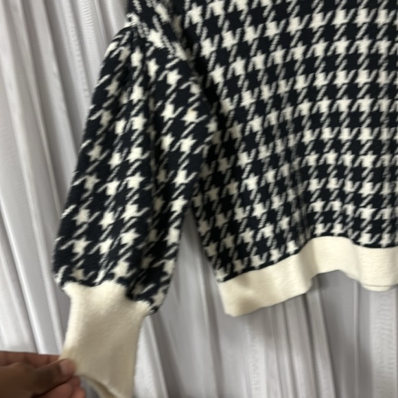 Loft size medium, very soft houndstooth sweater! - Picture 2 of 5